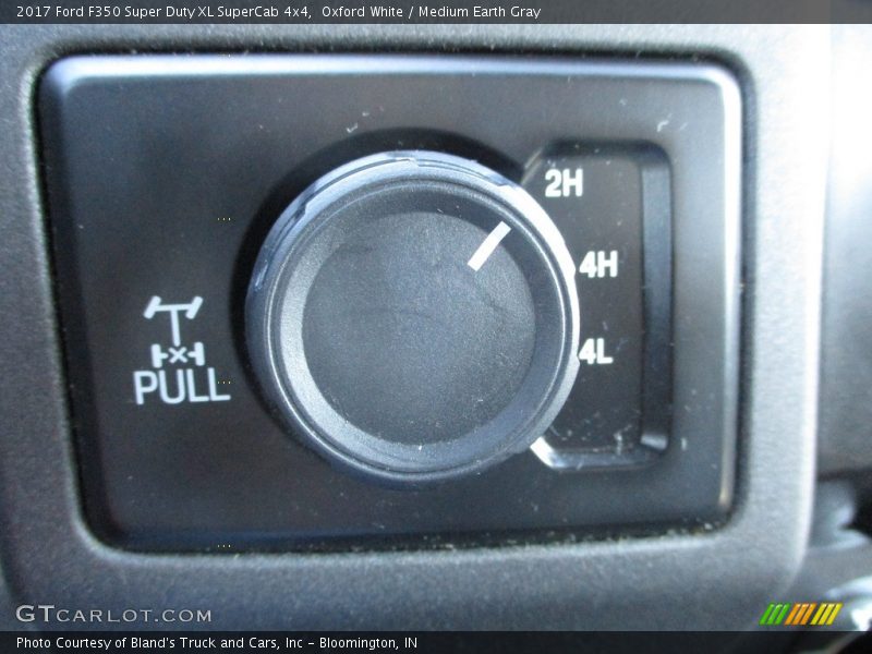 Oxford White / Medium Earth Gray 2017 Ford F350 Super Duty XL SuperCab 4x4