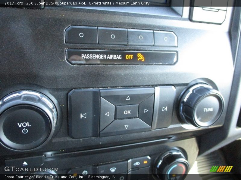 Oxford White / Medium Earth Gray 2017 Ford F350 Super Duty XL SuperCab 4x4