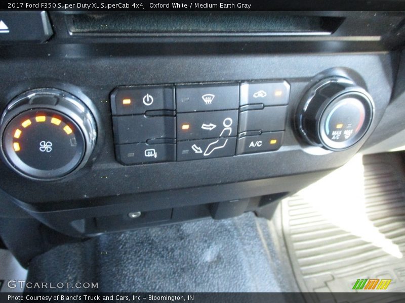 Oxford White / Medium Earth Gray 2017 Ford F350 Super Duty XL SuperCab 4x4