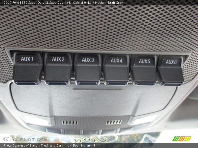 Oxford White / Medium Earth Gray 2017 Ford F350 Super Duty XL SuperCab 4x4