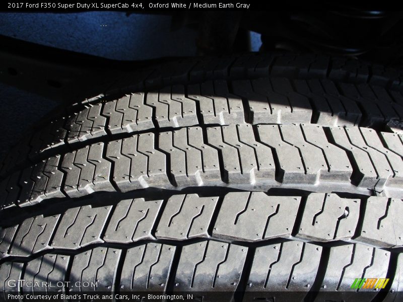 Oxford White / Medium Earth Gray 2017 Ford F350 Super Duty XL SuperCab 4x4