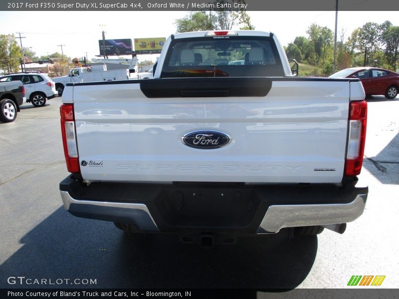 Oxford White / Medium Earth Gray 2017 Ford F350 Super Duty XL SuperCab 4x4