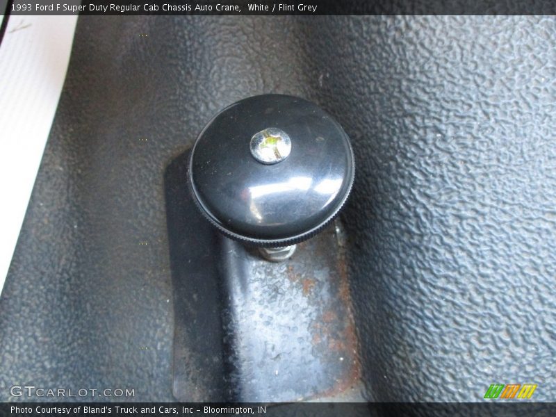 White / Flint Grey 1993 Ford F Super Duty Regular Cab Chassis Auto Crane