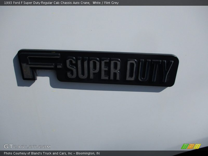 White / Flint Grey 1993 Ford F Super Duty Regular Cab Chassis Auto Crane