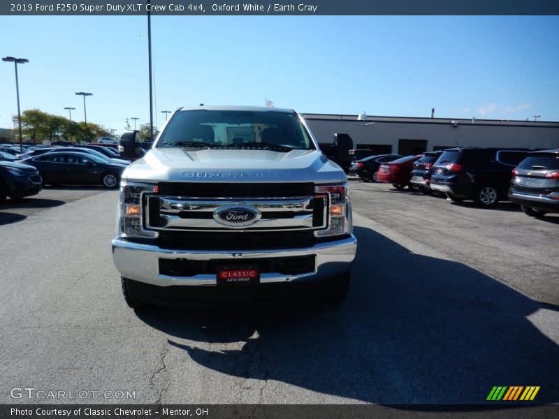 Oxford White / Earth Gray 2019 Ford F250 Super Duty XLT Crew Cab 4x4
