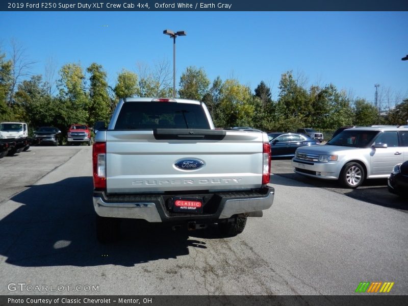 Oxford White / Earth Gray 2019 Ford F250 Super Duty XLT Crew Cab 4x4