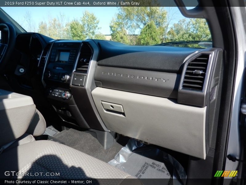 Oxford White / Earth Gray 2019 Ford F250 Super Duty XLT Crew Cab 4x4