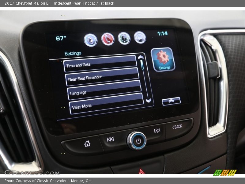 Iridescent Pearl Tricoat / Jet Black 2017 Chevrolet Malibu LT