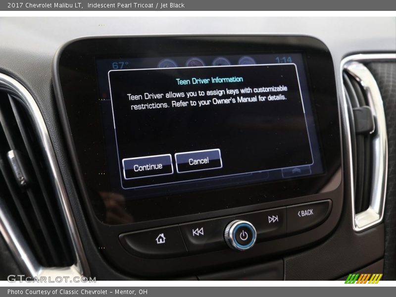 Iridescent Pearl Tricoat / Jet Black 2017 Chevrolet Malibu LT