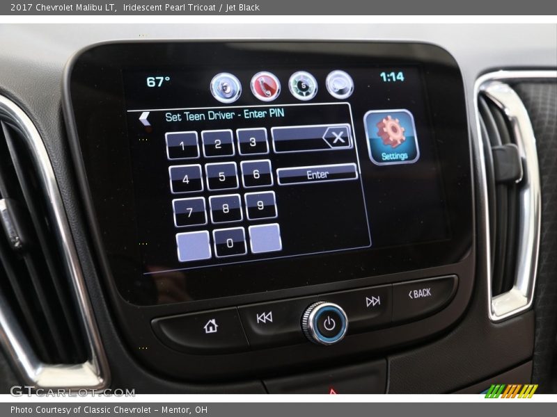 Iridescent Pearl Tricoat / Jet Black 2017 Chevrolet Malibu LT