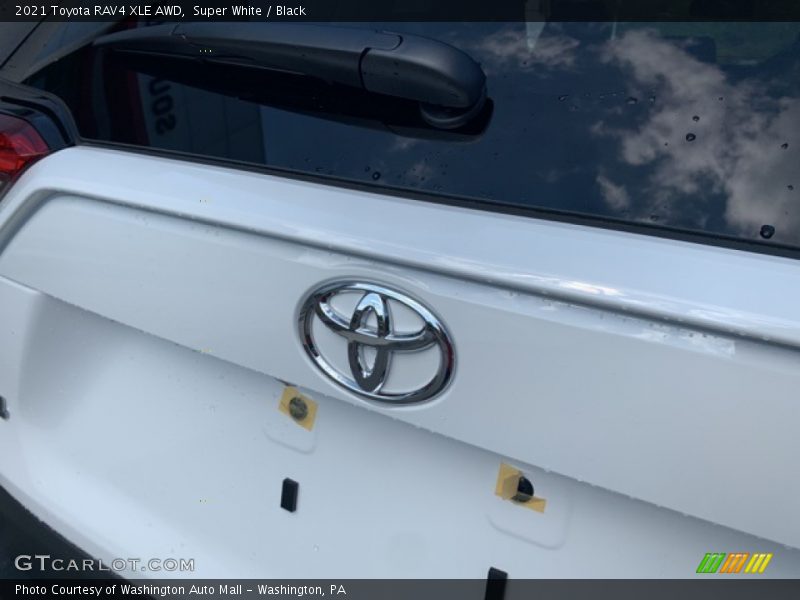 Super White / Black 2021 Toyota RAV4 XLE AWD