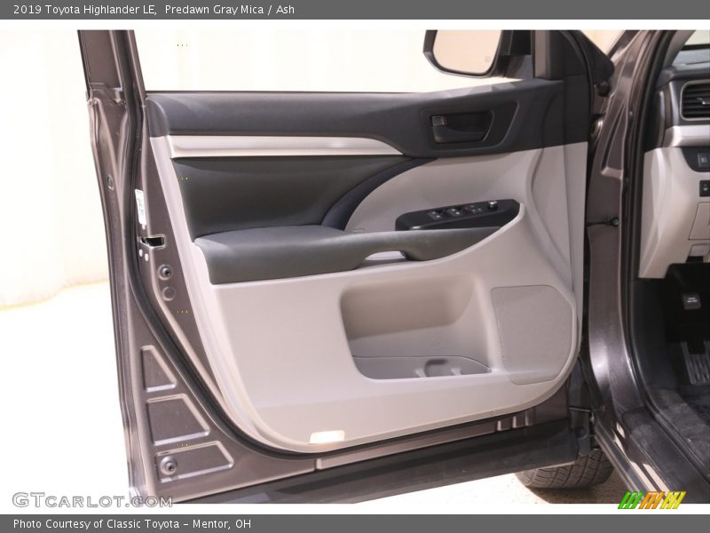 Predawn Gray Mica / Ash 2019 Toyota Highlander LE