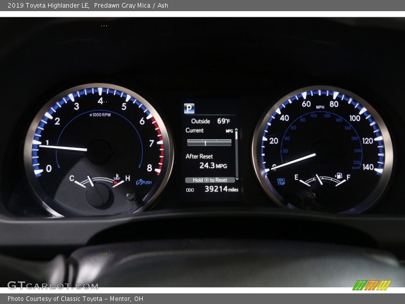 Predawn Gray Mica / Ash 2019 Toyota Highlander LE
