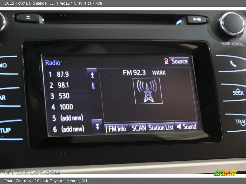 Predawn Gray Mica / Ash 2019 Toyota Highlander LE