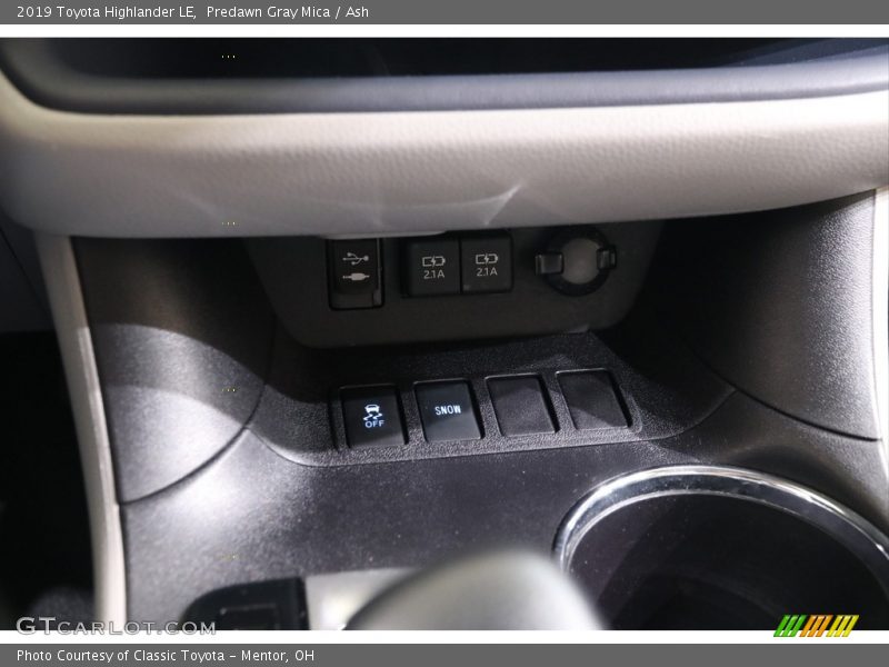 Predawn Gray Mica / Ash 2019 Toyota Highlander LE