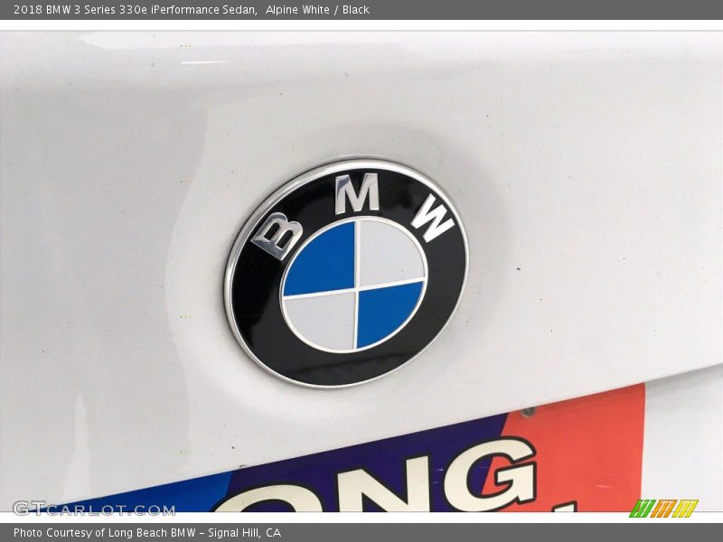 Alpine White / Black 2018 BMW 3 Series 330e iPerformance Sedan