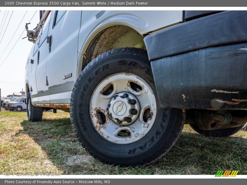 Summit White / Medium Dark Pewter 2005 Chevrolet Express 3500 Cargo Van