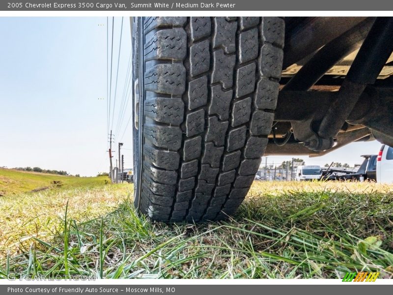 Summit White / Medium Dark Pewter 2005 Chevrolet Express 3500 Cargo Van