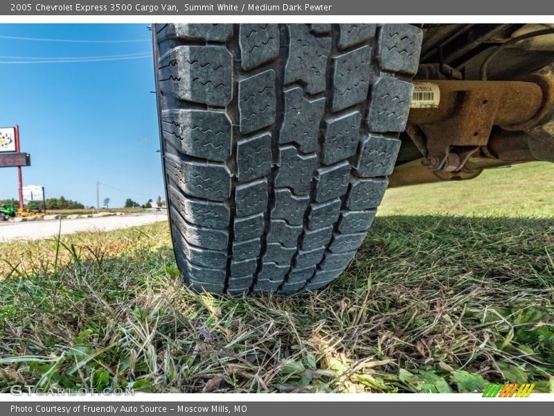 Summit White / Medium Dark Pewter 2005 Chevrolet Express 3500 Cargo Van