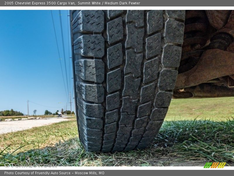 Summit White / Medium Dark Pewter 2005 Chevrolet Express 3500 Cargo Van
