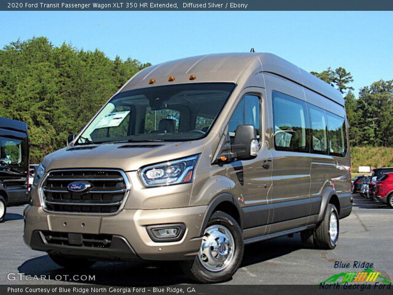 Front 3/4 View of 2020 Transit Passenger Wagon XLT 350 HR Extended
