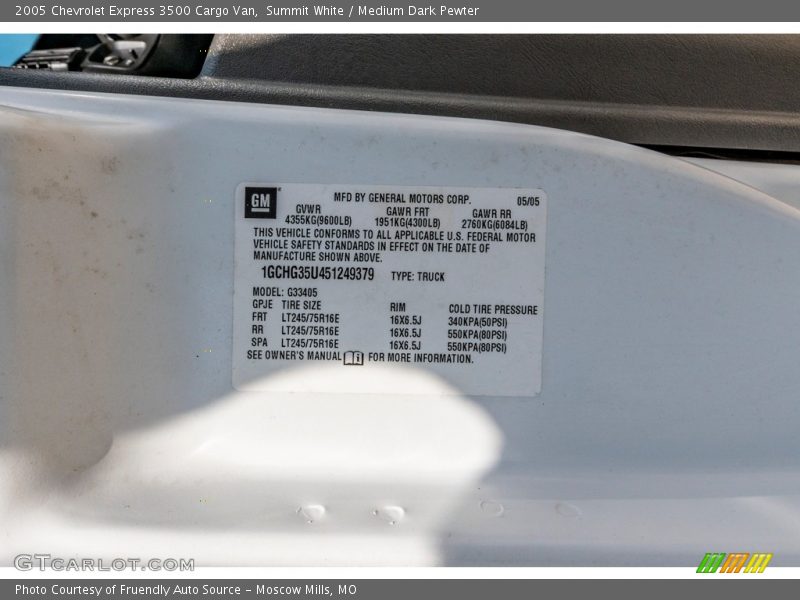 Summit White / Medium Dark Pewter 2005 Chevrolet Express 3500 Cargo Van