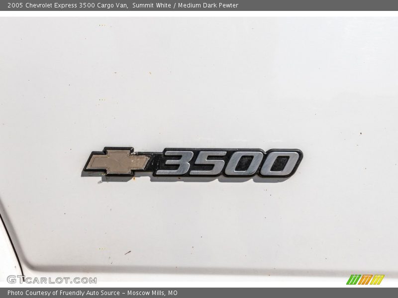 Summit White / Medium Dark Pewter 2005 Chevrolet Express 3500 Cargo Van