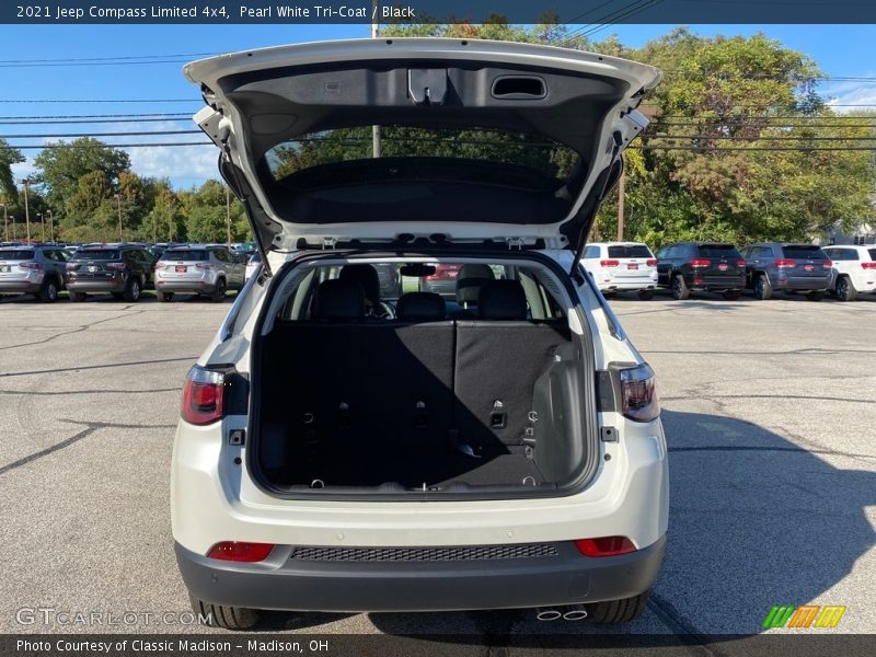  2021 Compass Limited 4x4 Trunk
