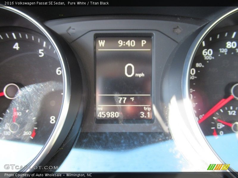 Pure White / Titan Black 2016 Volkswagen Passat SE Sedan