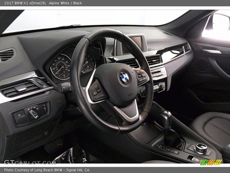 Alpine White / Black 2017 BMW X1 xDrive28i