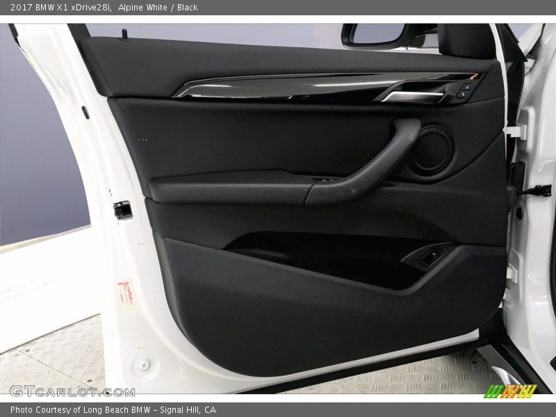 Alpine White / Black 2017 BMW X1 xDrive28i