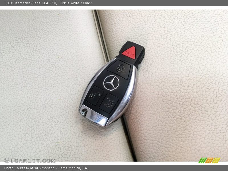 Cirrus White / Black 2016 Mercedes-Benz GLA 250