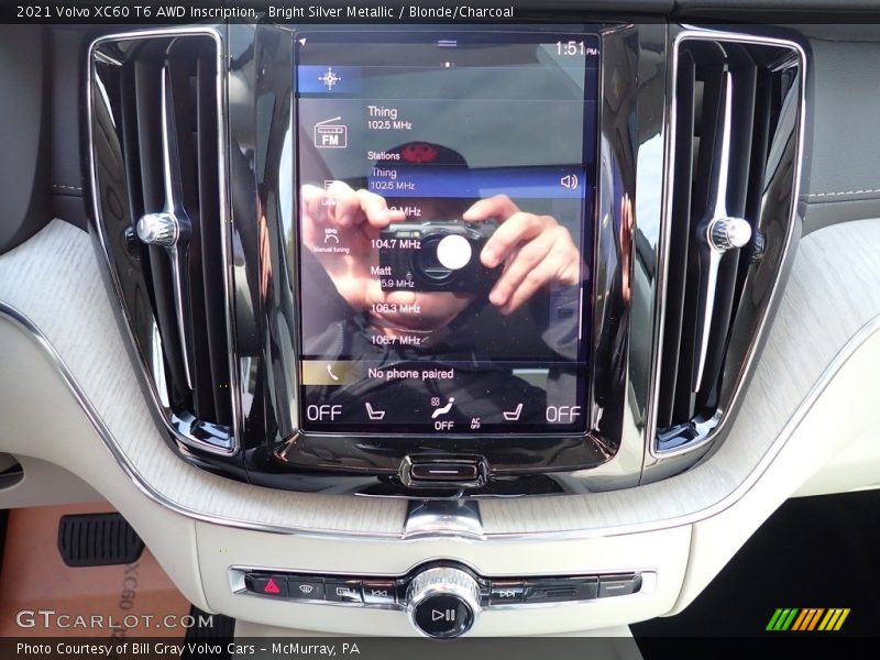 Bright Silver Metallic / Blonde/Charcoal 2021 Volvo XC60 T6 AWD Inscription