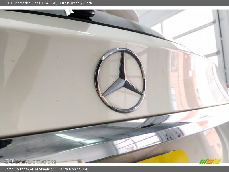 Cirrus White / Black 2016 Mercedes-Benz GLA 250
