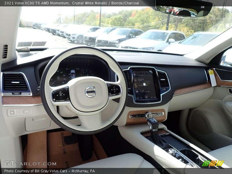 Crystal White Metallic / Blonde/Charcoal 2021 Volvo XC90 T6 AWD Momentum