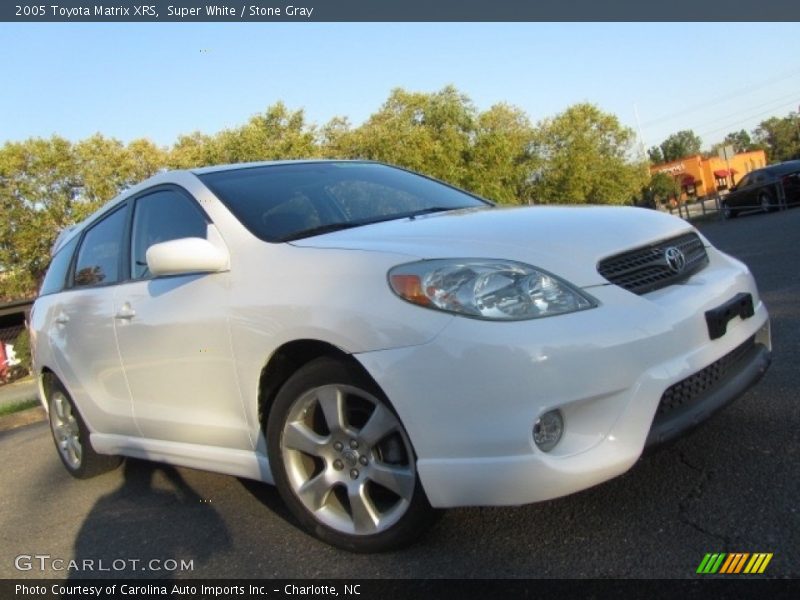 Front 3/4 View of 2005 Matrix XRS