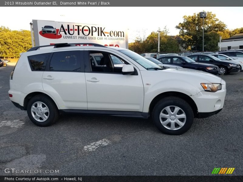 Diamond White Pearl / Black 2013 Mitsubishi Outlander ES