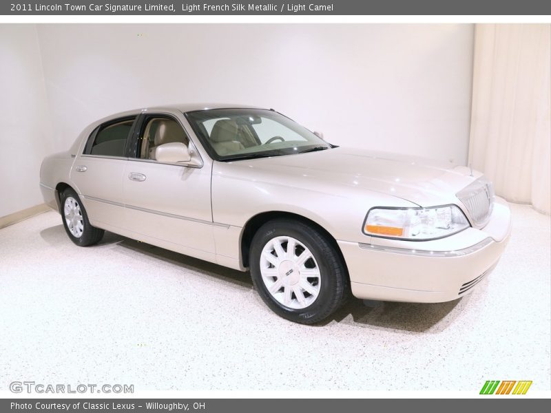 Light French Silk Metallic / Light Camel 2011 Lincoln Town Car Signature Limited
