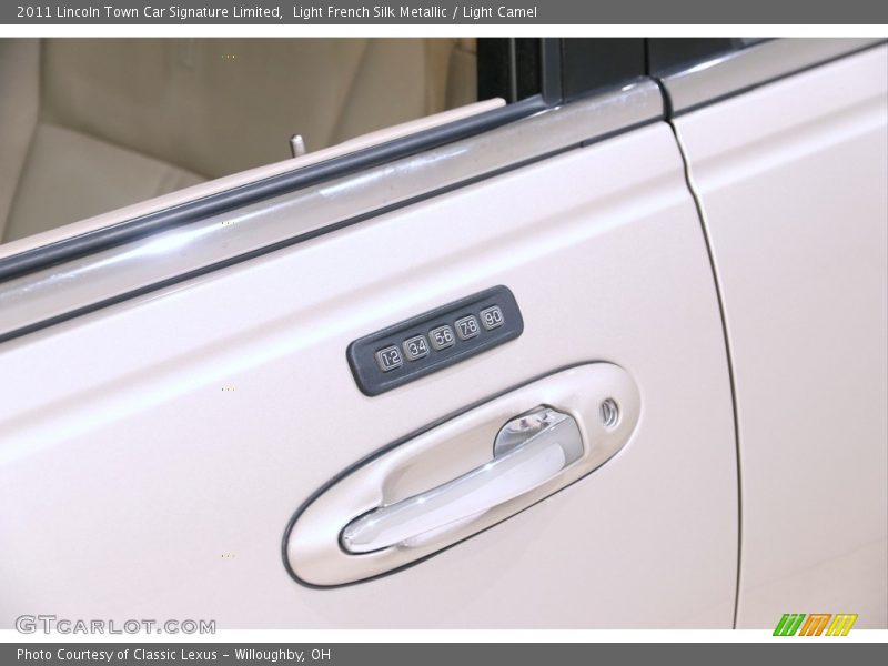 Light French Silk Metallic / Light Camel 2011 Lincoln Town Car Signature Limited