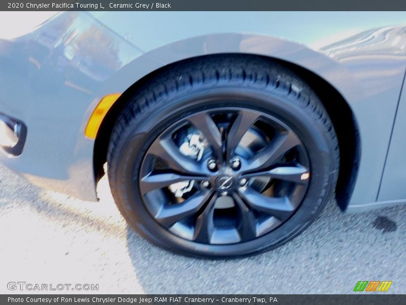 Ceramic Grey / Black 2020 Chrysler Pacifica Touring L