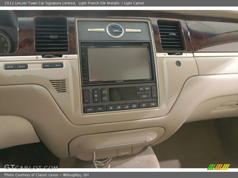 Light French Silk Metallic / Light Camel 2011 Lincoln Town Car Signature Limited