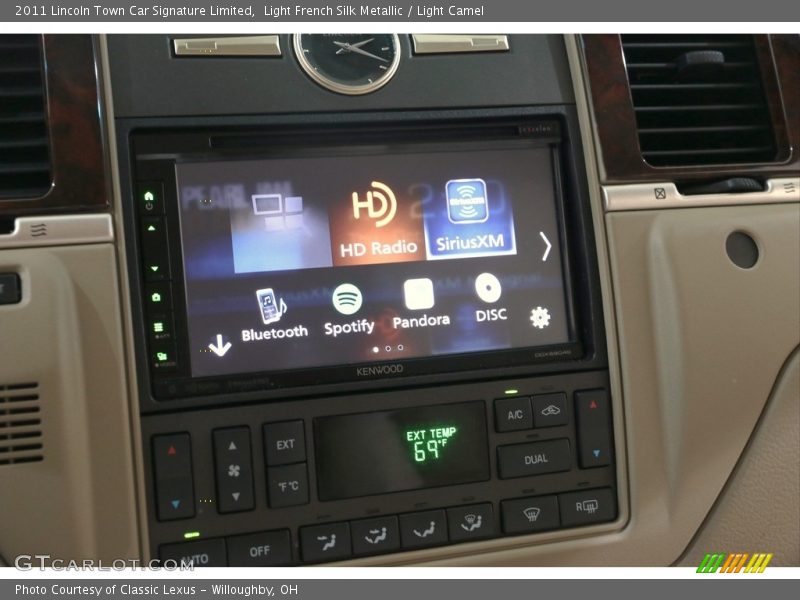 Light French Silk Metallic / Light Camel 2011 Lincoln Town Car Signature Limited