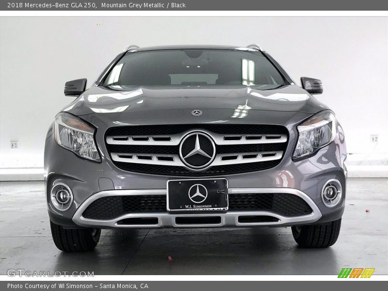 Mountain Grey Metallic / Black 2018 Mercedes-Benz GLA 250