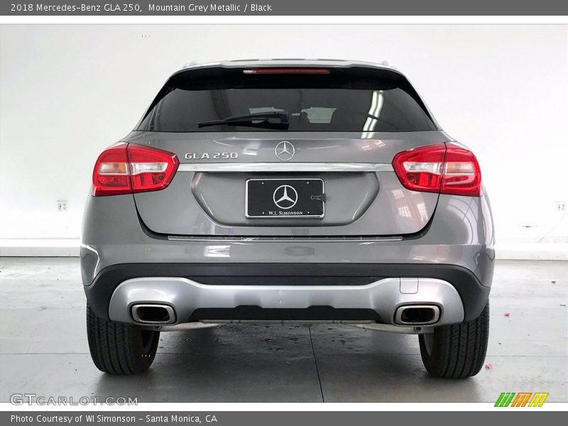 Mountain Grey Metallic / Black 2018 Mercedes-Benz GLA 250