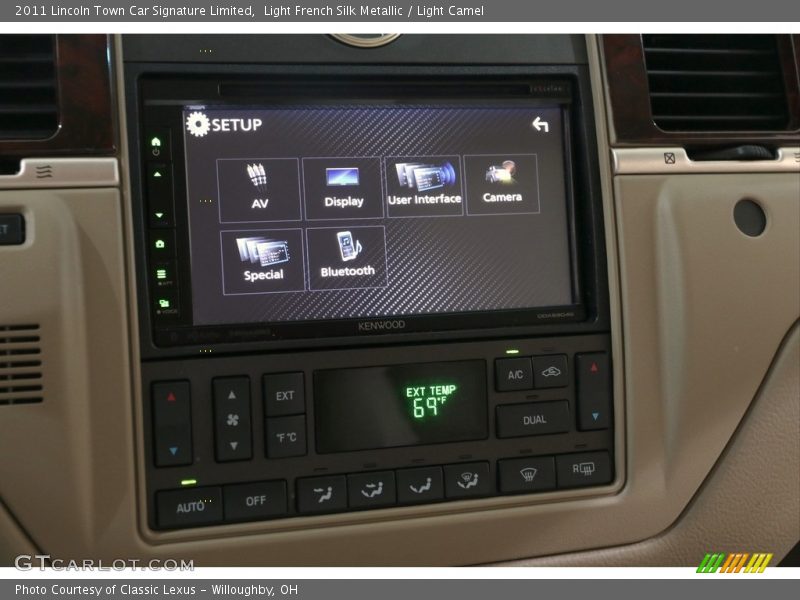 Light French Silk Metallic / Light Camel 2011 Lincoln Town Car Signature Limited