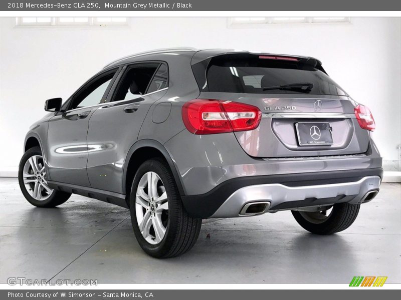 Mountain Grey Metallic / Black 2018 Mercedes-Benz GLA 250