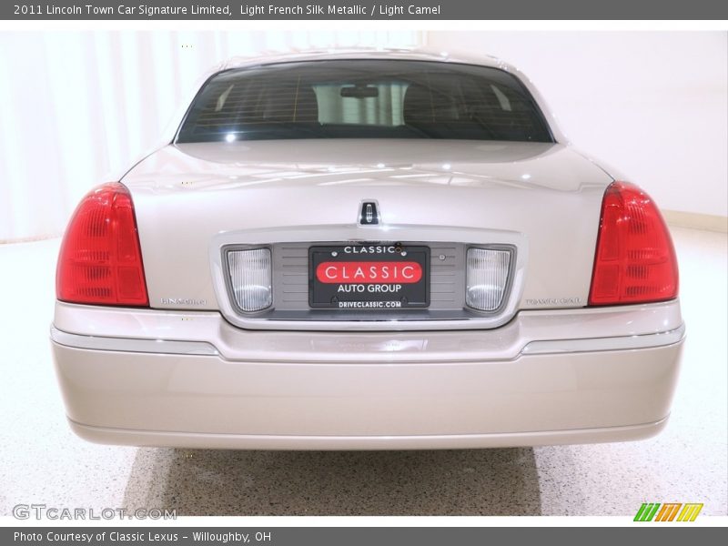 Light French Silk Metallic / Light Camel 2011 Lincoln Town Car Signature Limited