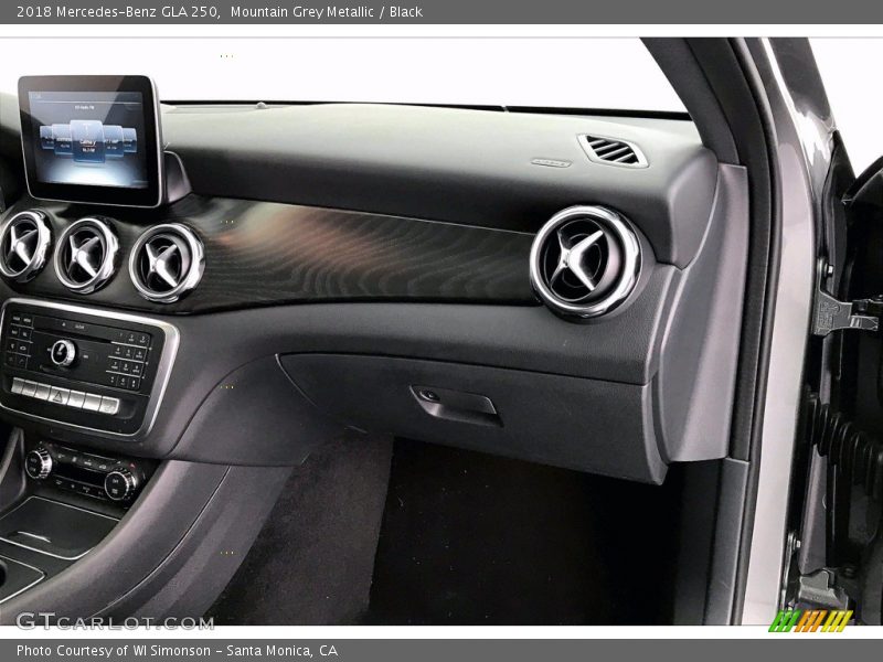 Mountain Grey Metallic / Black 2018 Mercedes-Benz GLA 250