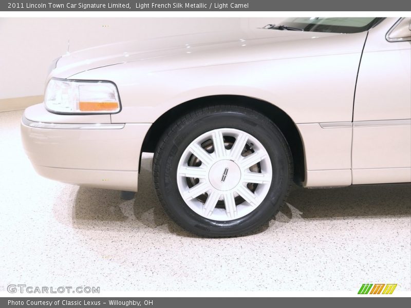 Light French Silk Metallic / Light Camel 2011 Lincoln Town Car Signature Limited