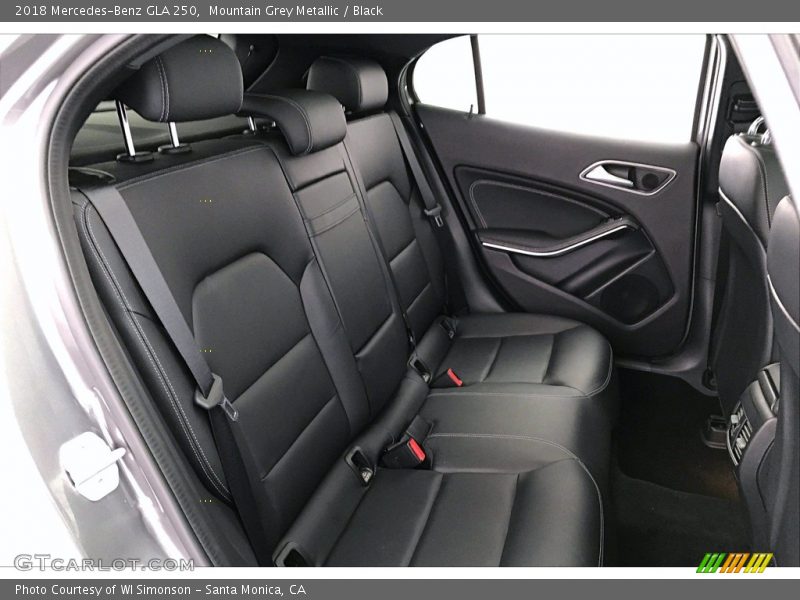 Mountain Grey Metallic / Black 2018 Mercedes-Benz GLA 250